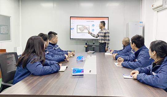 严格把控生产流程工艺，量身定制PC板材产品